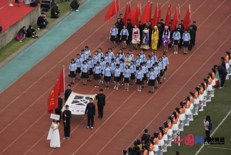 中国网2016115闽工院举行第十四届校运会人文学院民国风方阵吸睛引