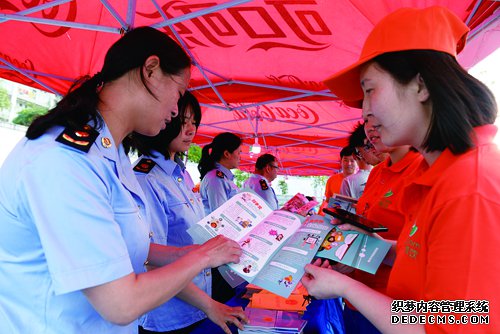 科普食药安全知识  推进知识产权文化建设
